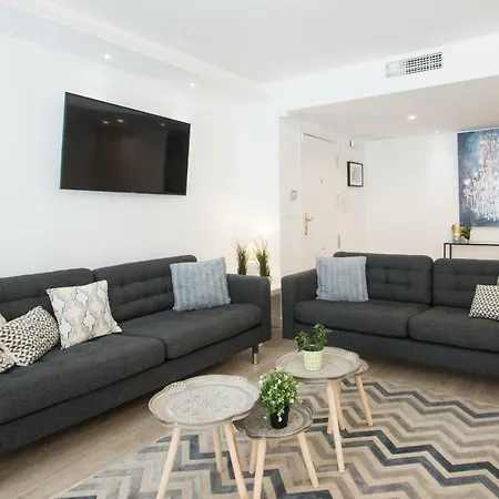 Stylish *new* In W/ 4 Bedrooms Lejlighed