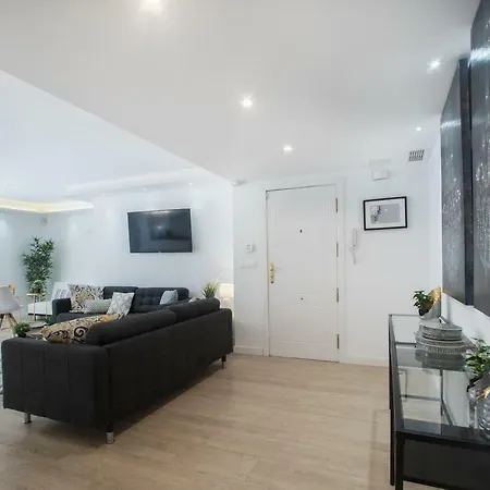 Stylish *new* In W/ 4 Bedrooms Lejlighed *