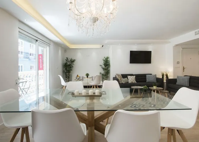 Stylish *new* In W/ 4 Bedrooms Διαμέρισμα