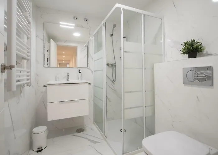 Stylish *new* In W/ 4 Bedrooms Διαμέρισμα