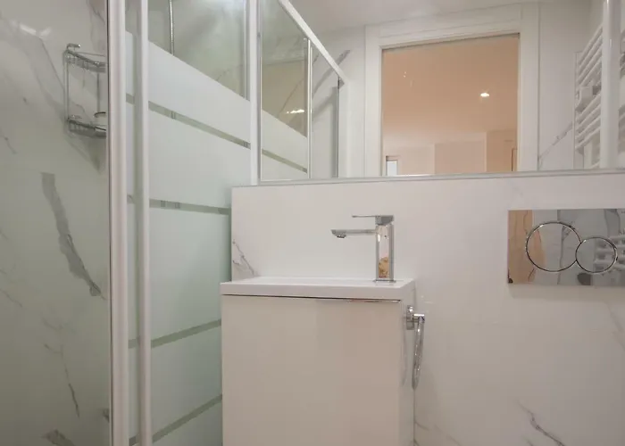 Stylish *new* In W/ 4 Bedrooms