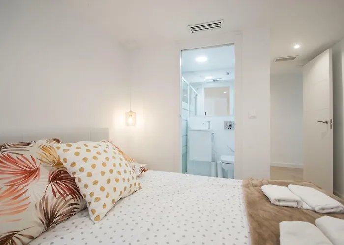 Stylish *new* In W/ 4 Bedrooms Διαμέρισμα